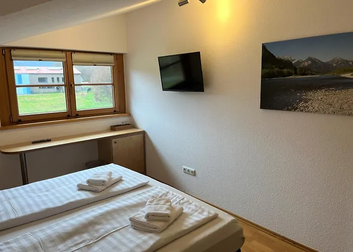 Gaestehaus Forggensee מלון *